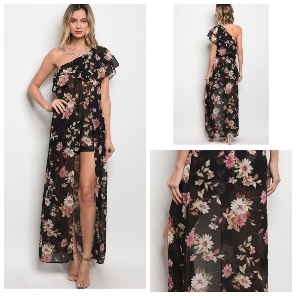 🆕Black floral romper. - Picture 1 of 4